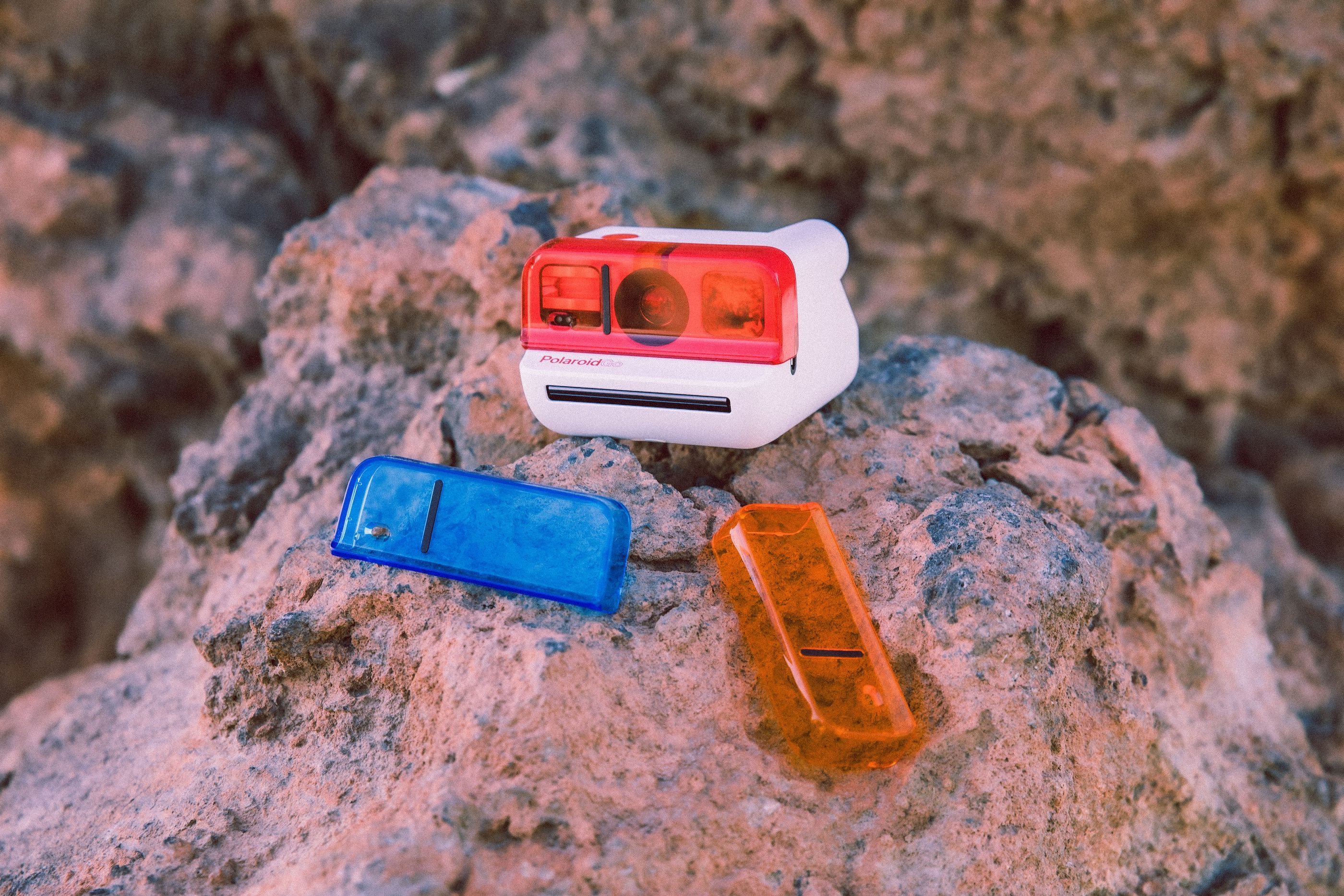 Polaroid Go ahora en dos nuevos colores y con accesorios sorprendentes