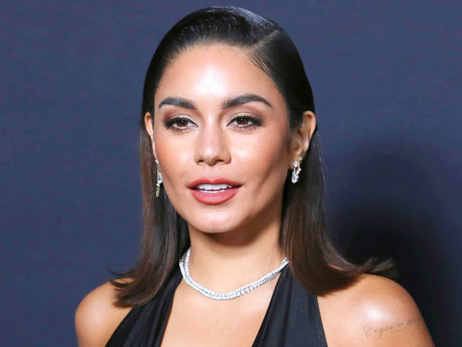 Vanessa Hudgens says she can talk to ghosts