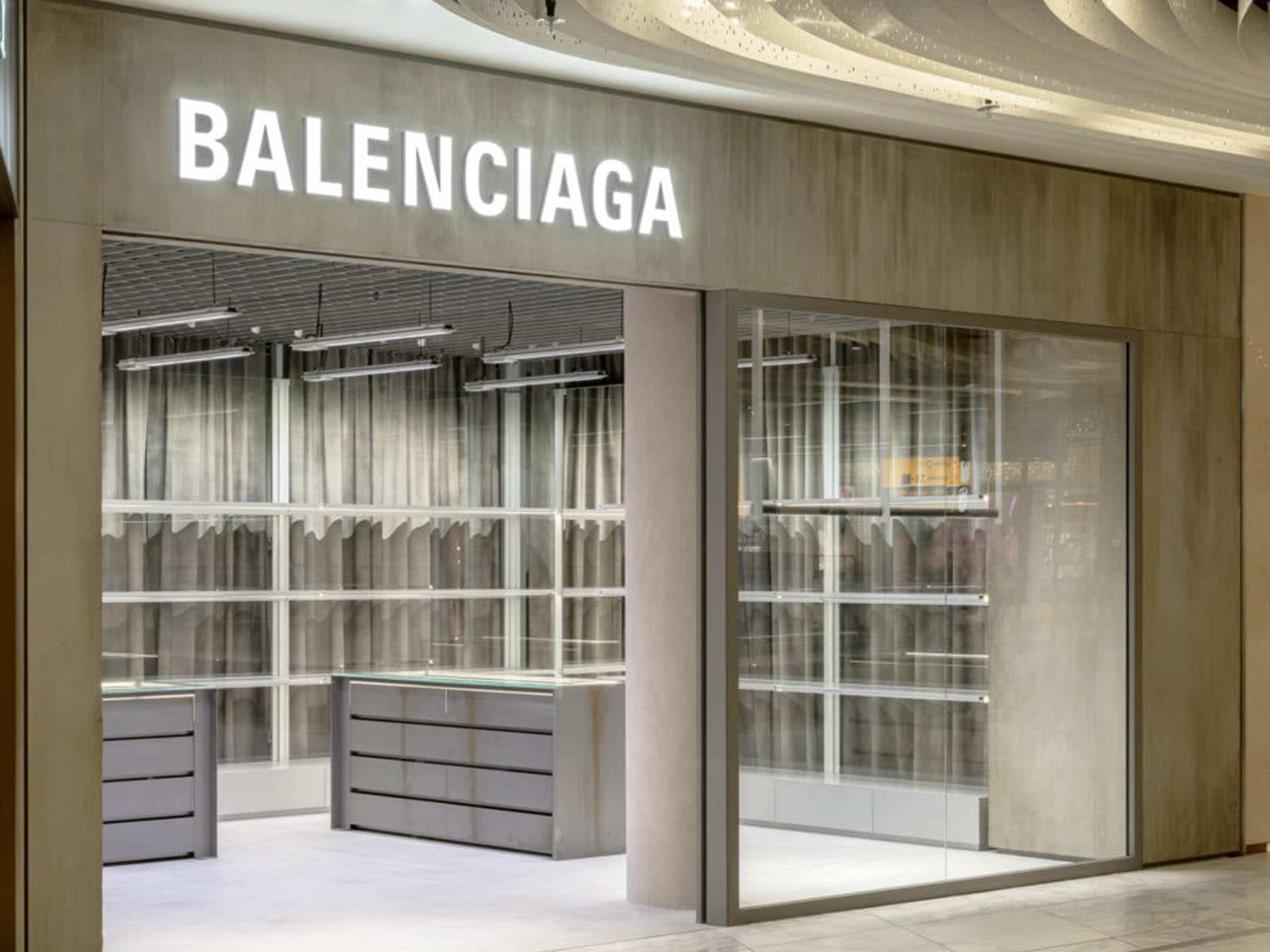 Balenciaga abre tienda en el outlet La Roca Village