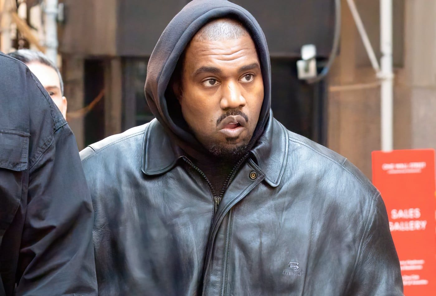 Kanye West acusa Adidas de 'violentá-lo' e pede boicote da marca