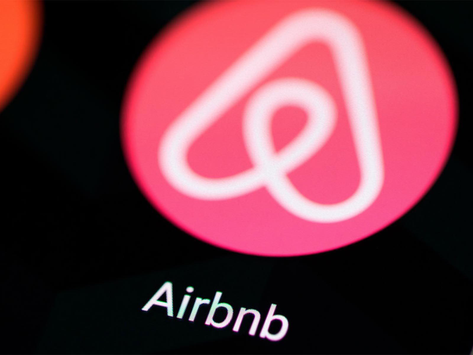 Airbnb bans parties worldwide