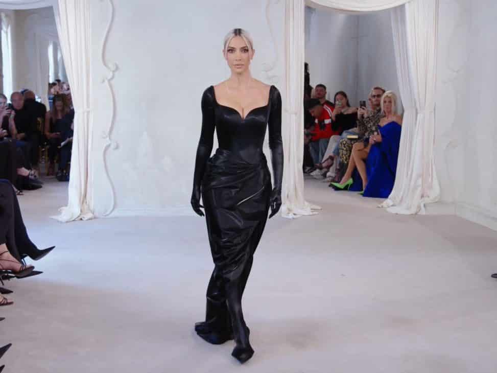 Balenciaga sets the internet on fire again its Haute Couture fashion - HIGHXTAR.