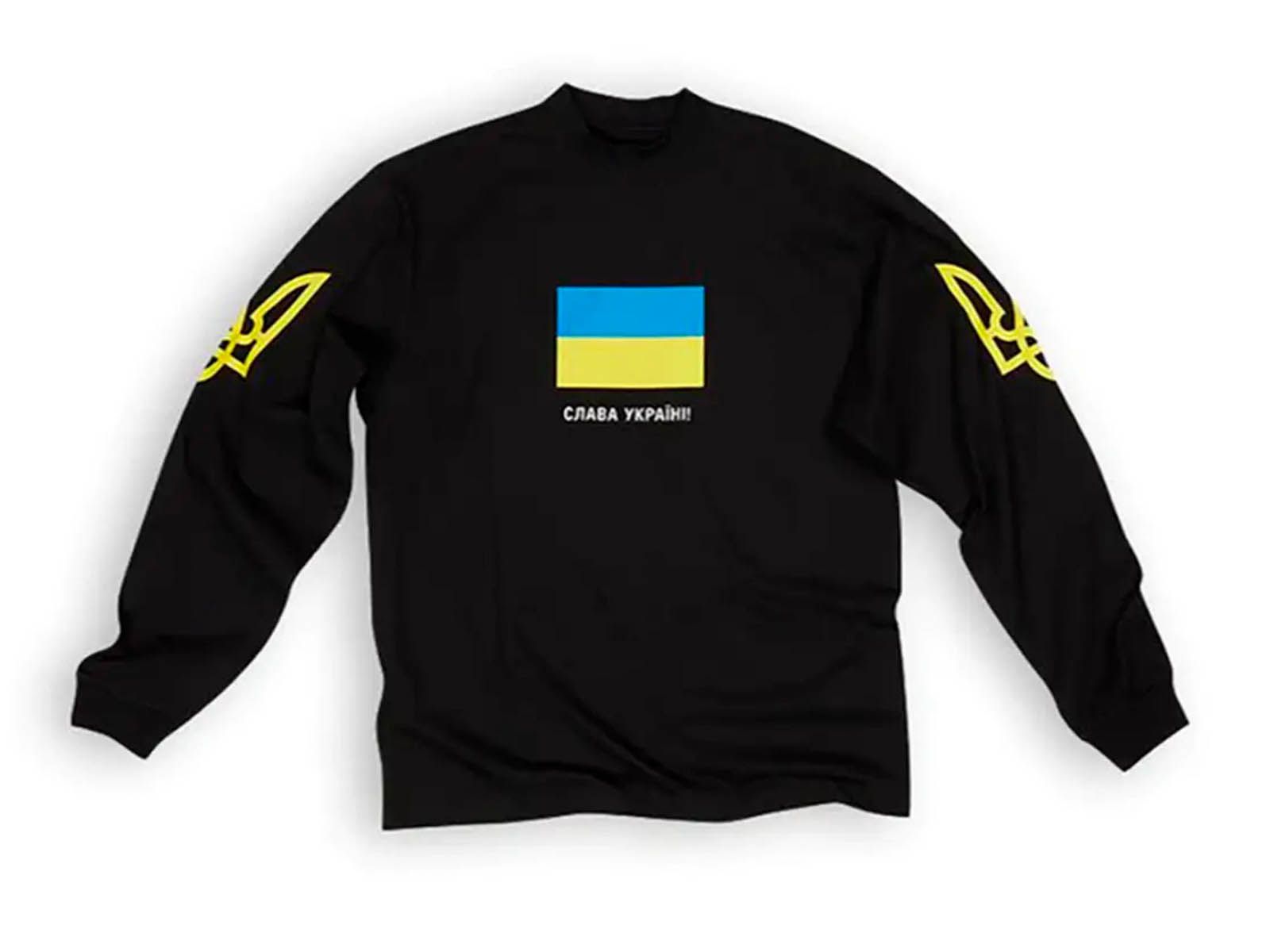 Balenciaga diseña una nueva camiseta solidaria por Ucrania