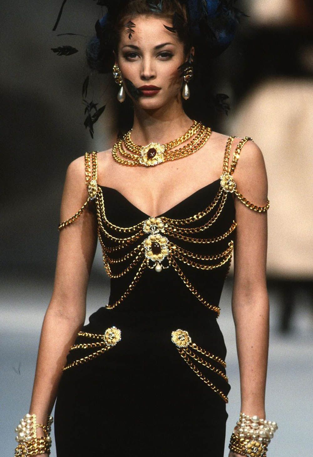 This is the low-cost copy of the iconic Chanel dress - HIGHXTAR.