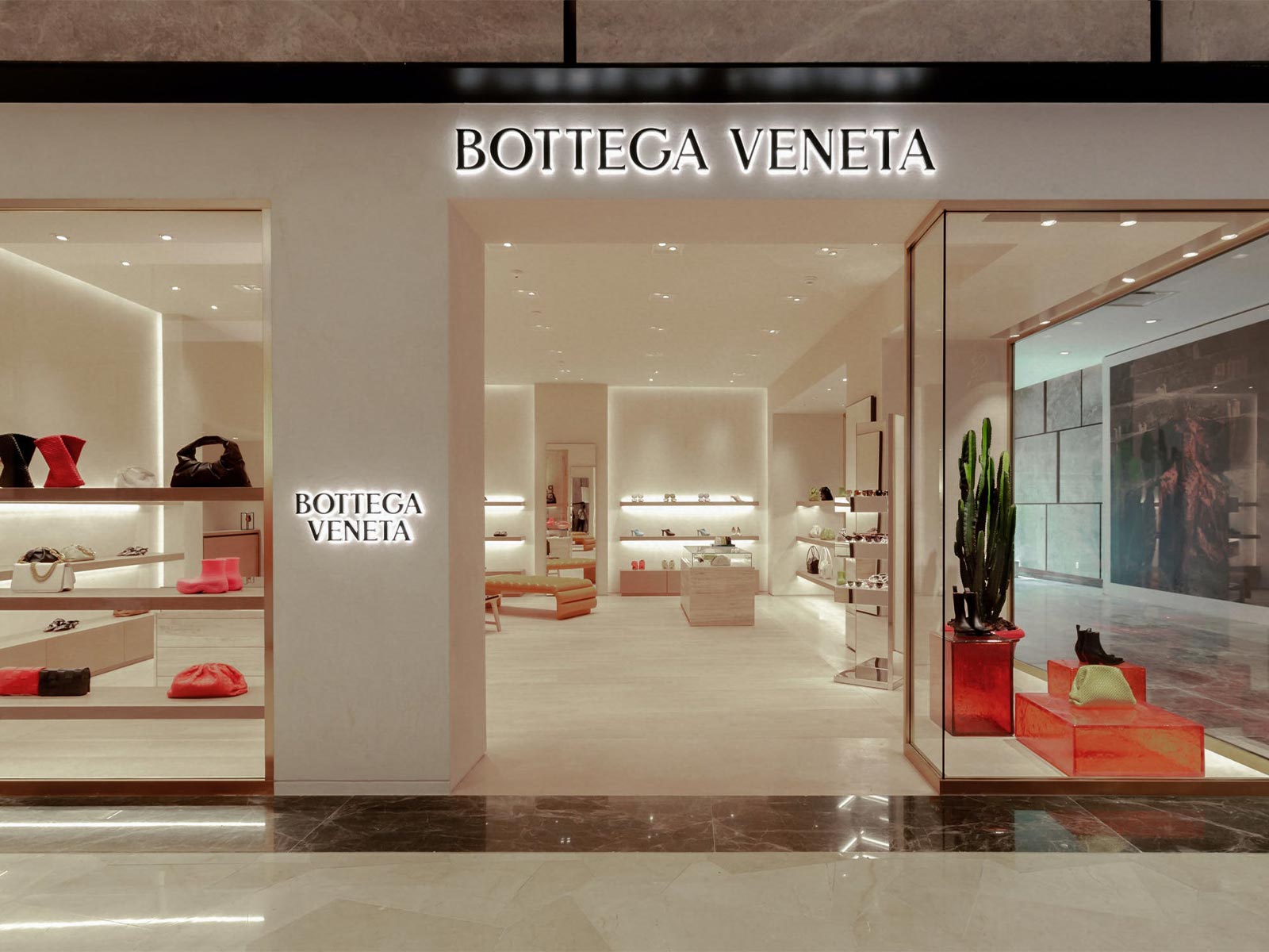 Bottega Veneta eliminates sales and creates its own resale platform