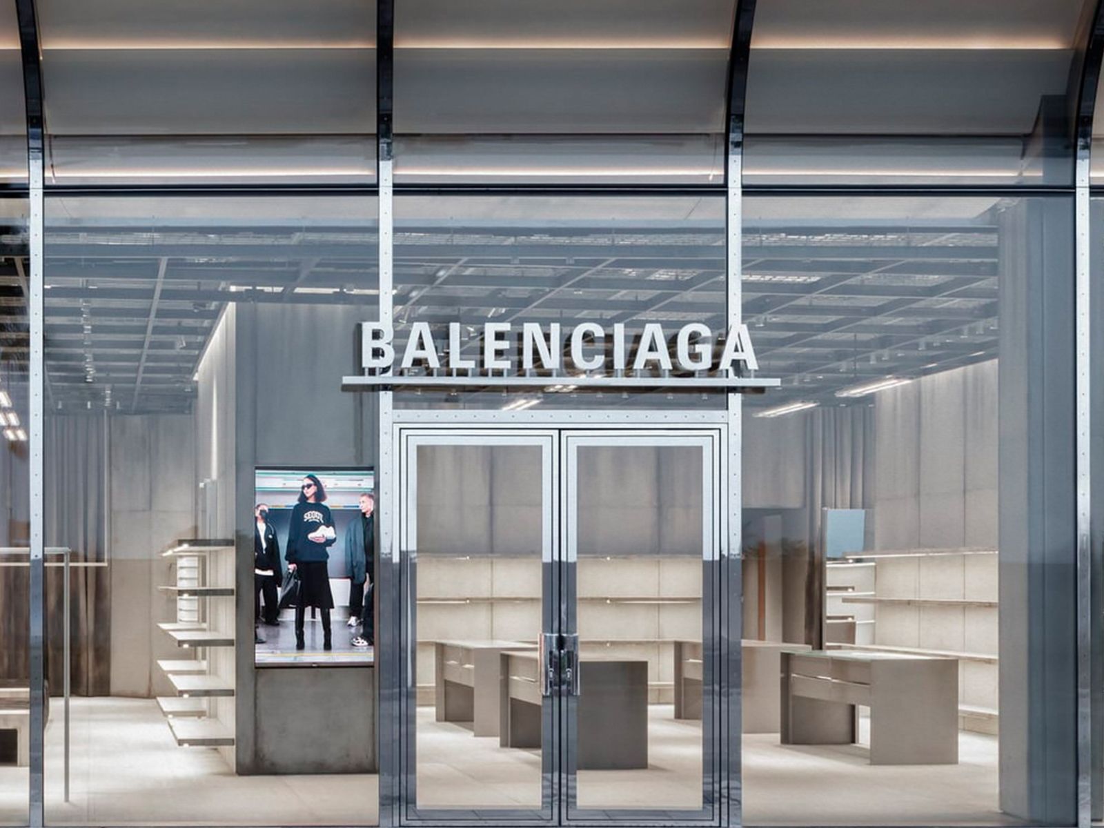 Balenciaga lanza su propio programa de reventa
