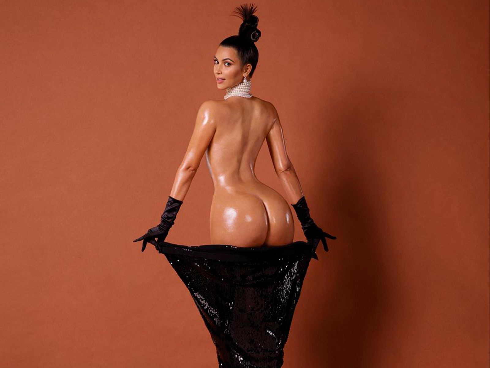 Y PornHub se pregunta… ¿Por qué Kim Kardashian puede subir culos a IG y ellos no?