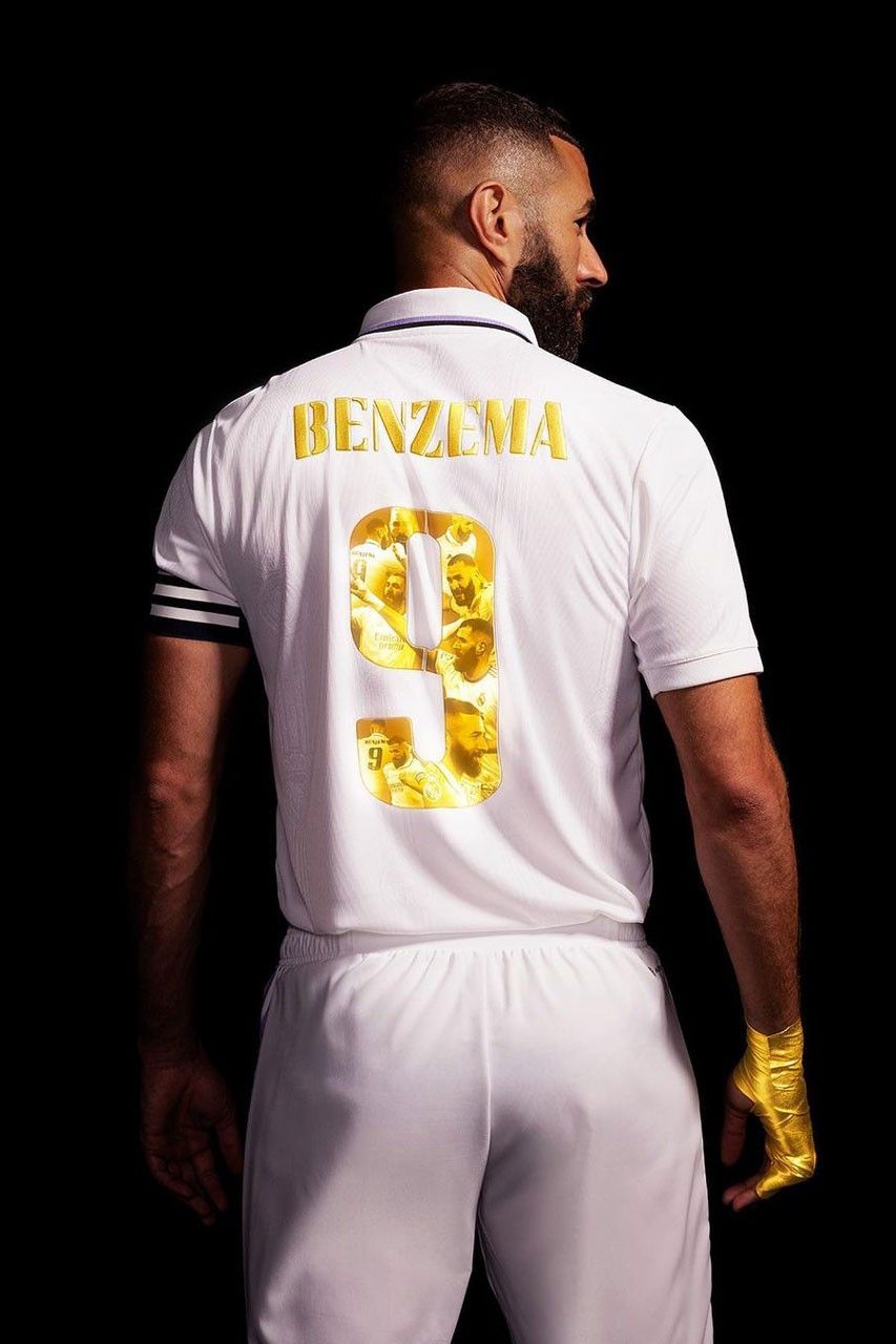 resultado estafa Dedos de los pies Karim Benzema gana el Balón de Oro y lo celebra con una camiseta de edición  especial - HIGHXTAR.