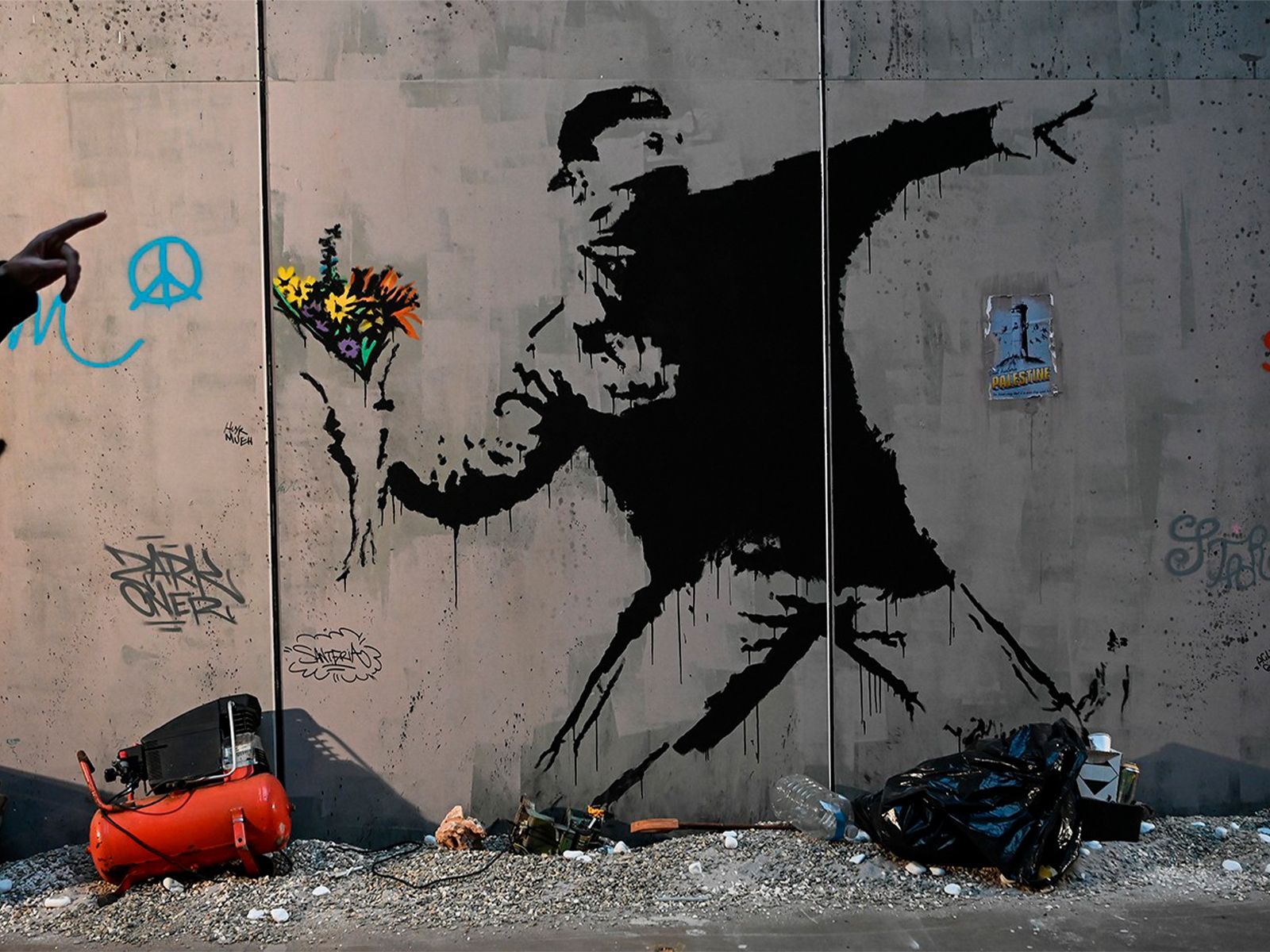 Banksy denuncia a GUESS por robar sus obras de arte