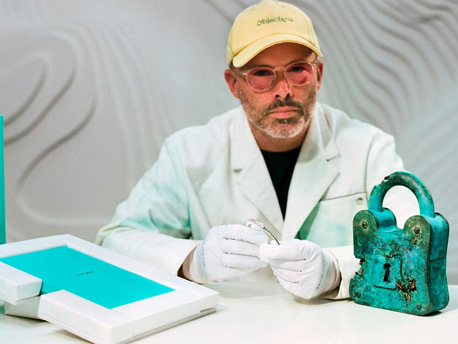 Daniel Arsham transforma el motivo de Tiffany & Co. en un candado gigante