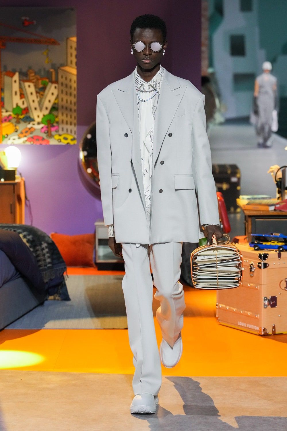Louis Vuitton FW23: the blurred vision of a bright future - HIGHXTAR.