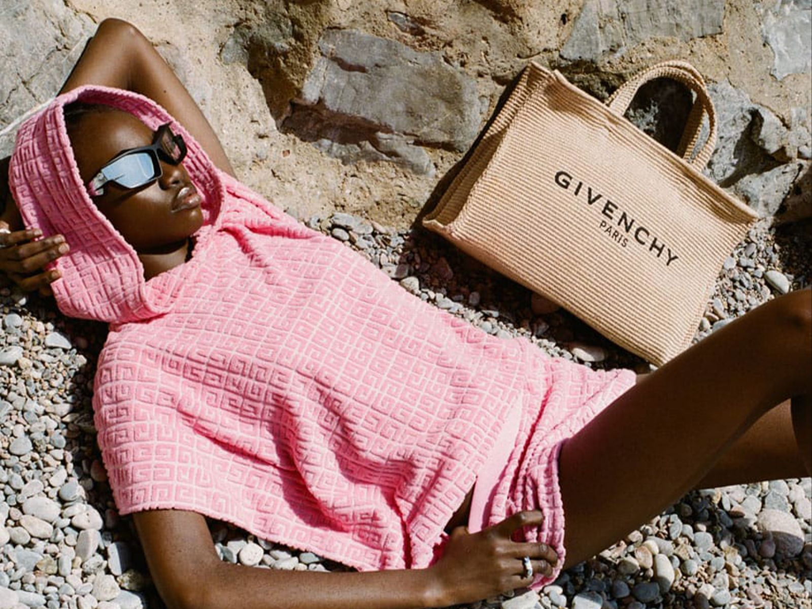 Givenchy Plage or how to change the city’s asphalt for the sand of the beach