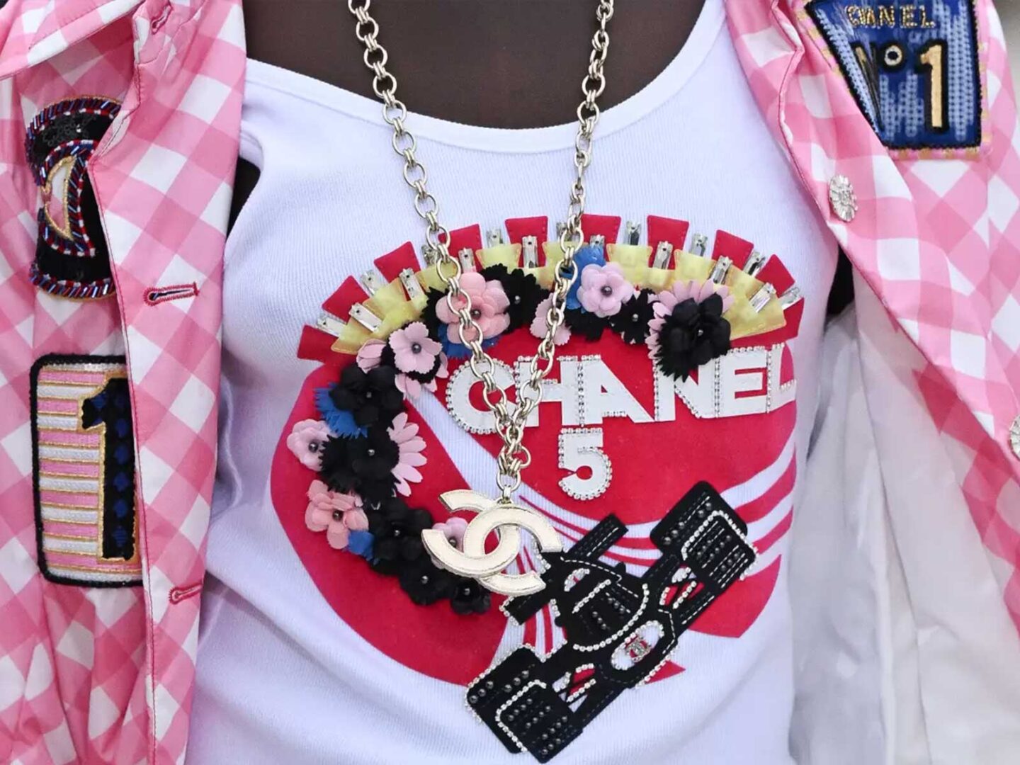 The price of Chanel's F1 T-shirt astonishes the entire Internet