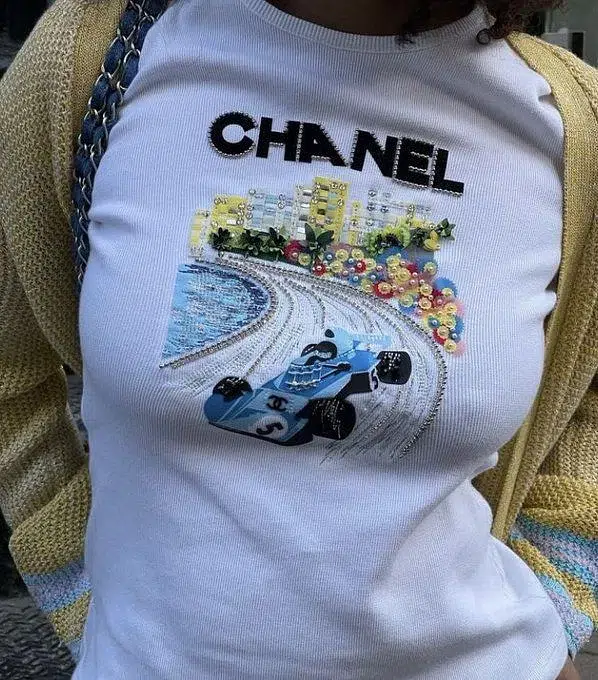 El precio de la camiseta de F1 de Chanel sorprende a todo Internet
