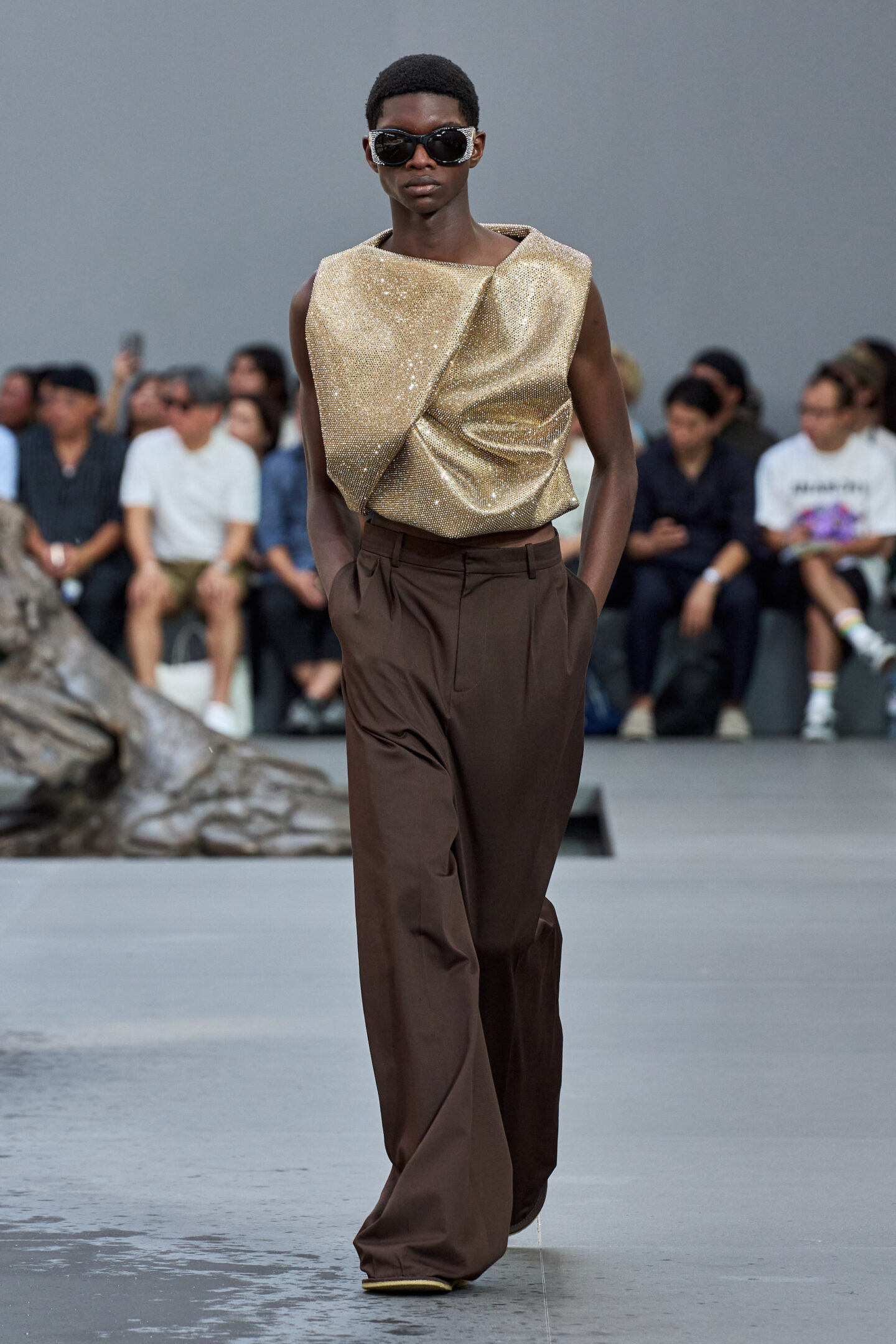 LOEWE SS24: A play on shimmering perspectives - HIGHXTAR.