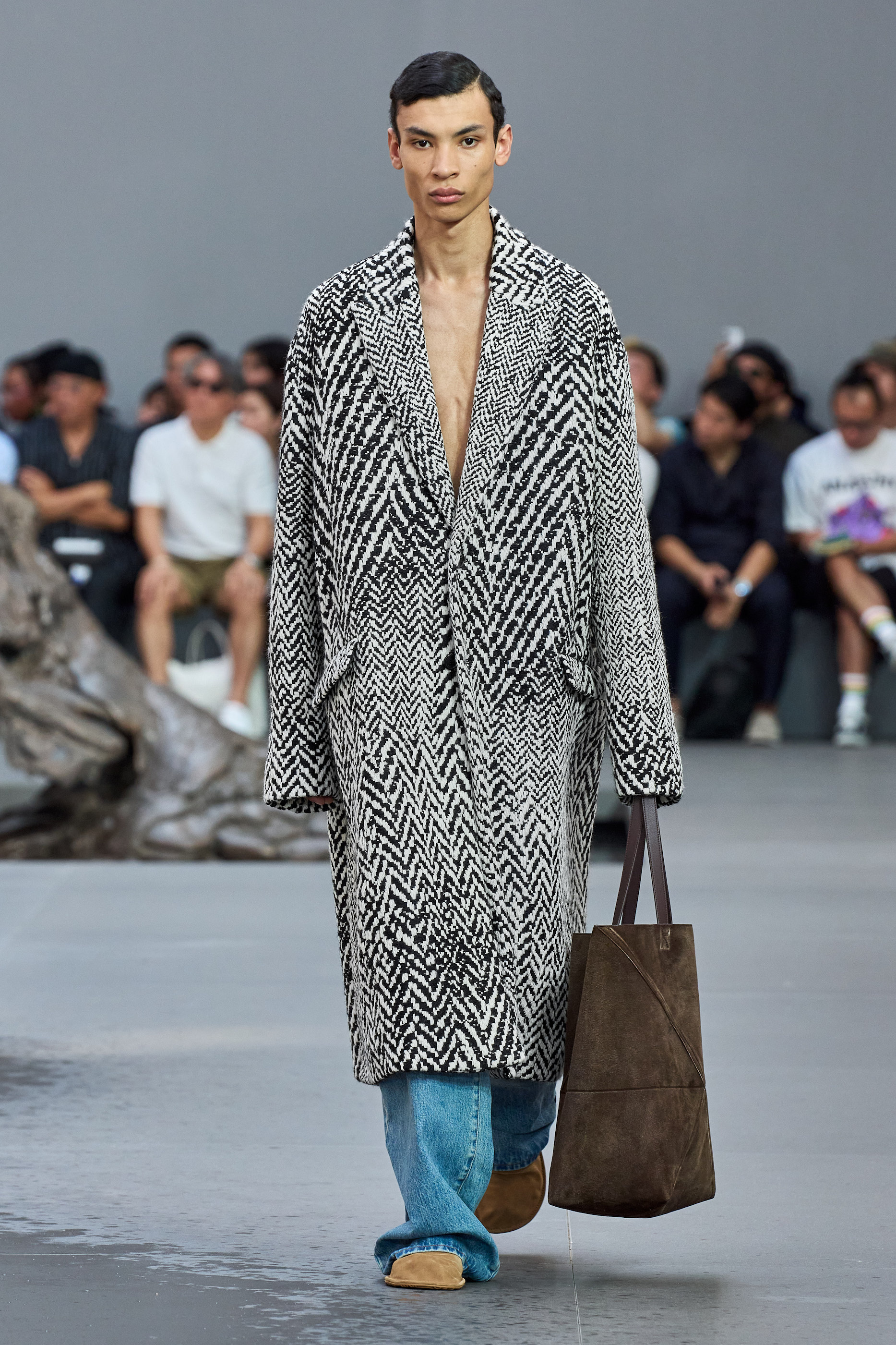 LOEWE SS24: A play on shimmering perspectives - HIGHXTAR.