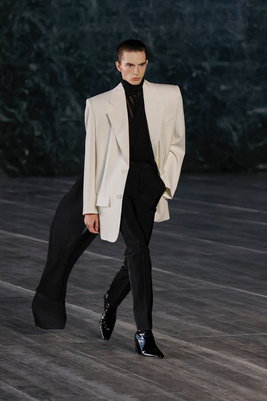 Vaccarello unveiled his dazzling Saint Laurent SS24 in Berlin - HIGHXTAR.