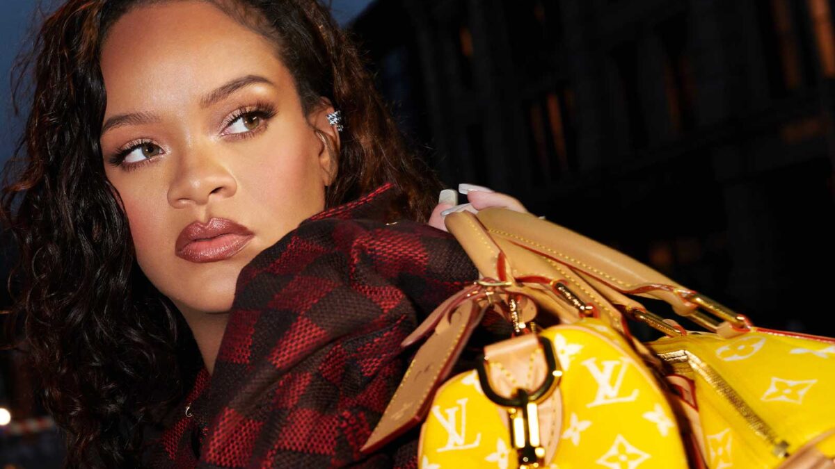 Rihanna - bag : LOUIS VUITTON ALMA BB BAG
