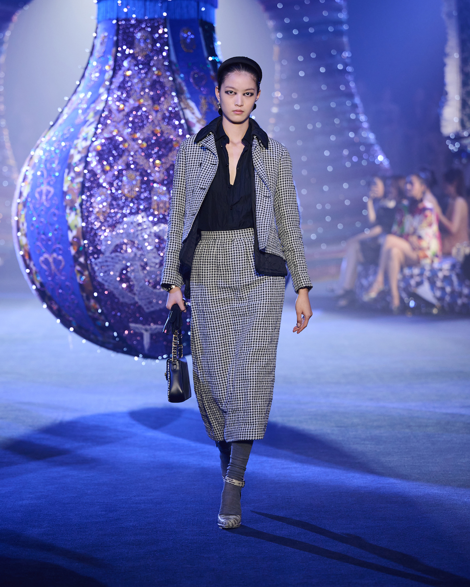 Dior on X: Following the #DiorAW23 repeat show  in  Shenzhen, our #StarsinDior coverage starts with Dior brand ambassador  Dilraba Dilmurat in a look from the collection by Maria Grazia Chiuri with #