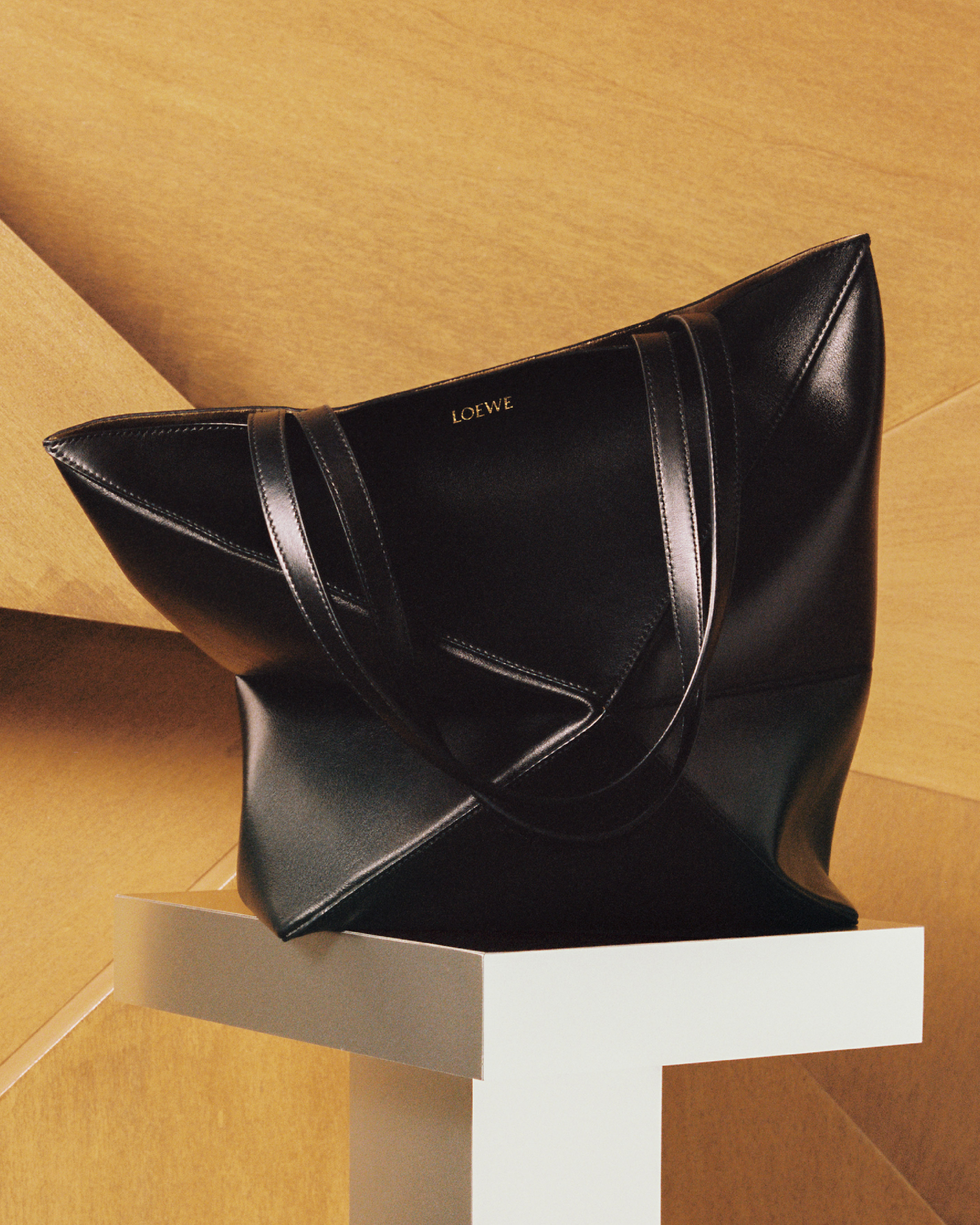 THE PUZZLE FOLD TOTE, THE NEW ADDITION TO LOEWE'S PUZZLE FAMILY