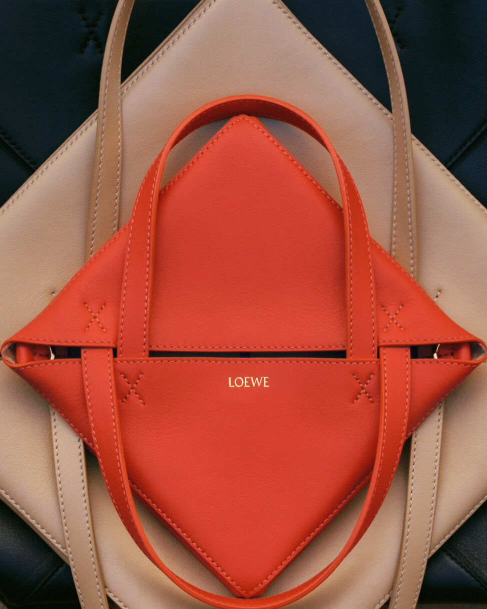 THE PUZZLE FOLD TOTE, THE NEW ADDITION TO LOEWE'S PUZZLE FAMILY