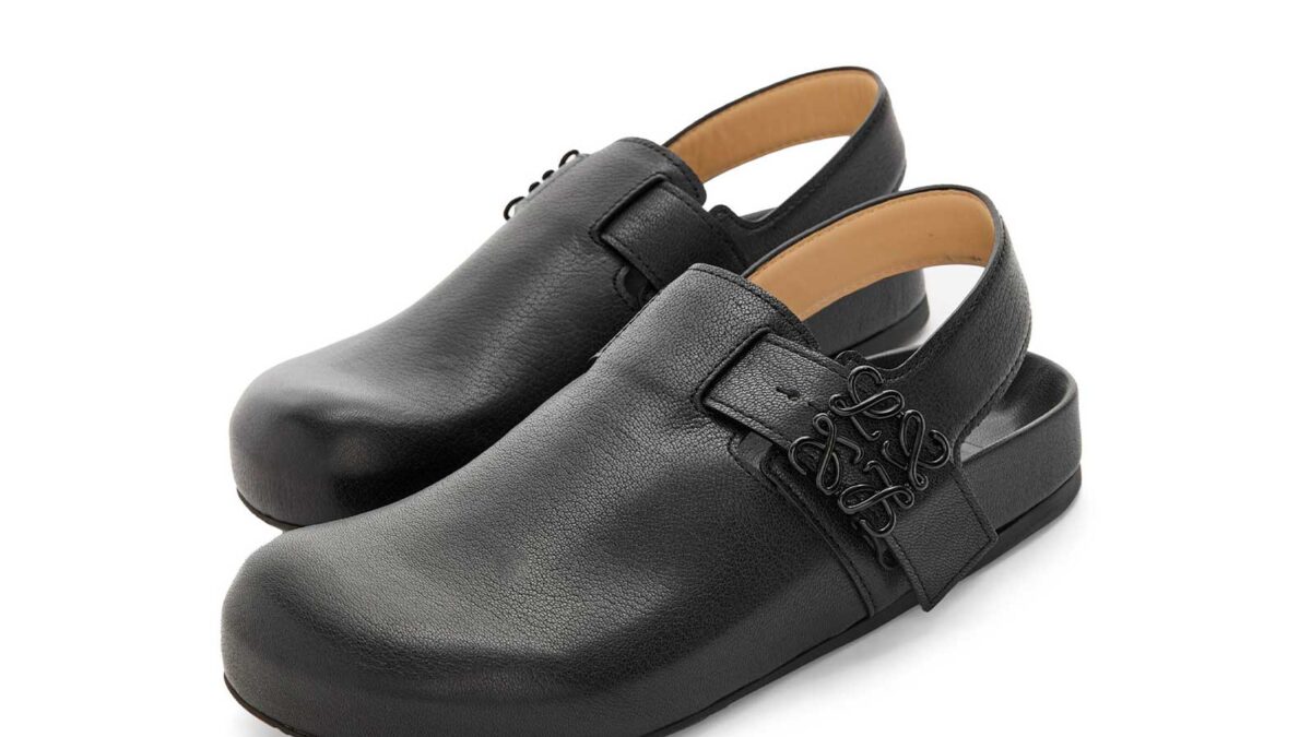 Looking for clogs for this summer? LOEWE has the perfect choice - HIGHXTAR.