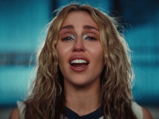 Miley Cyrus lanza “Used to be Young” en honor a su pasado
