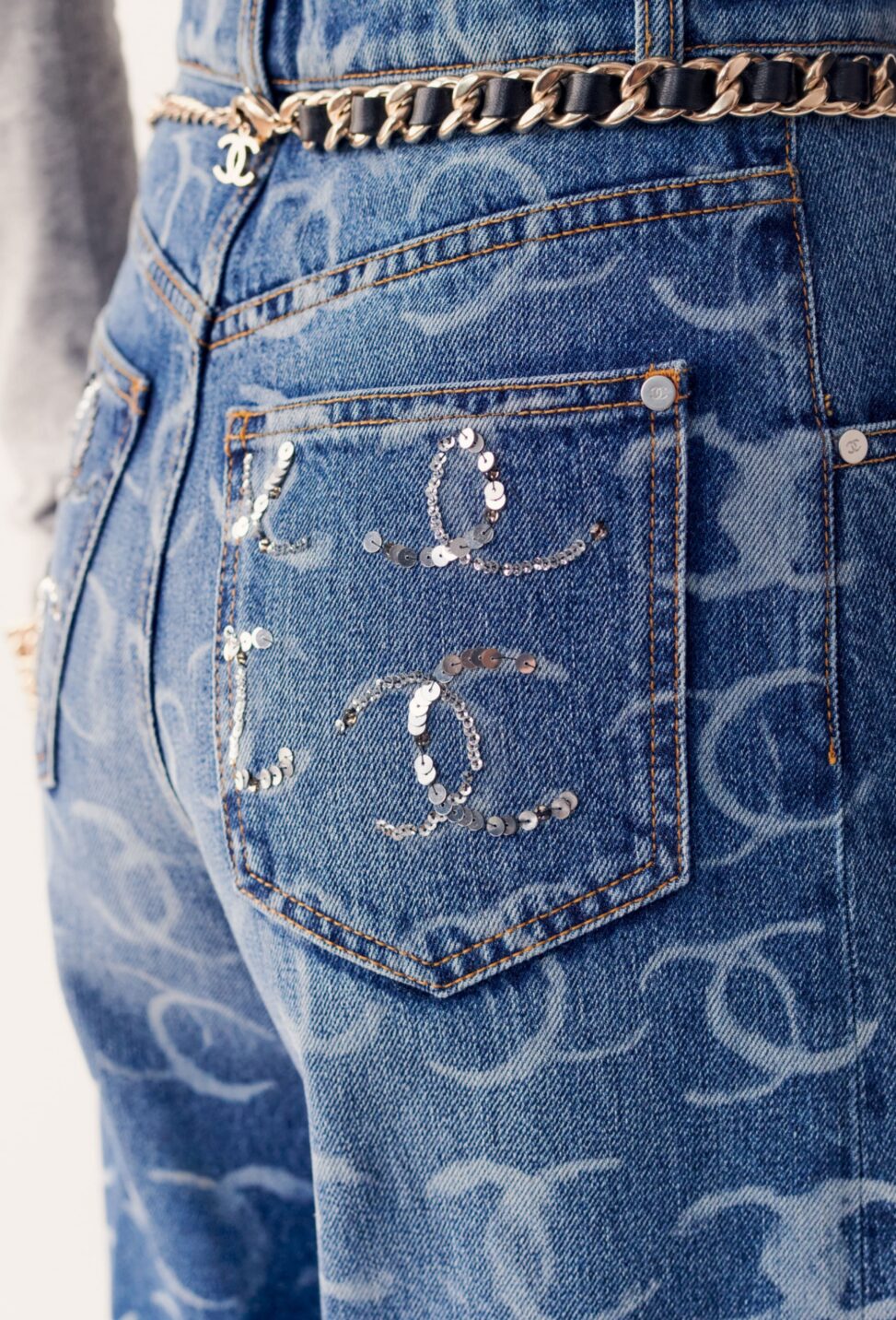 Chanel FW23 or how to elevate a pair of jeans with just a logo HIGHXTAR.