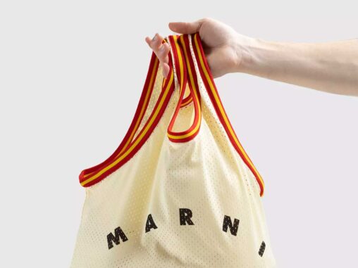 El nuevo artículo de Marni: ¿camiseta de baloncesto o bolso?