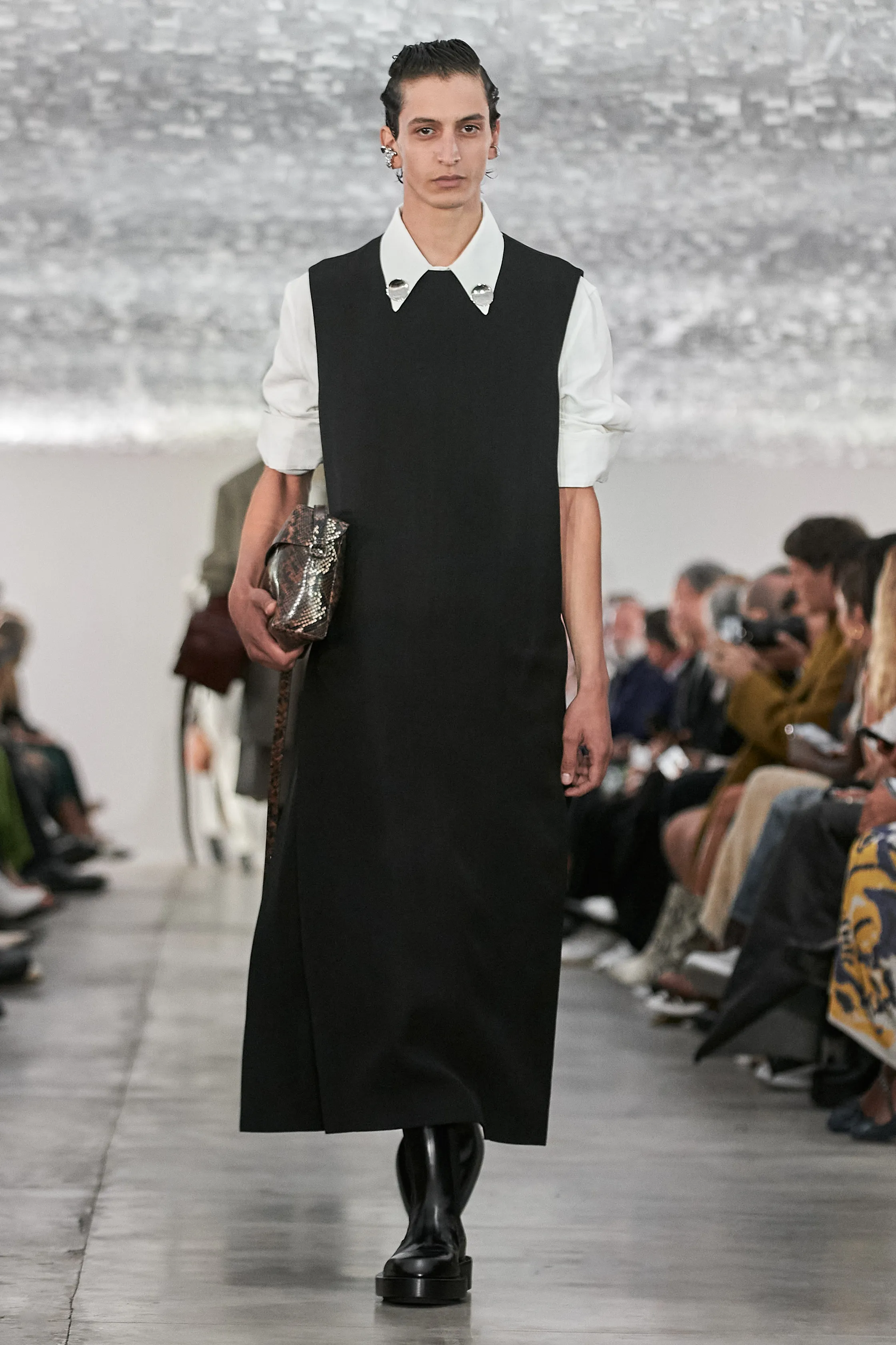 00012-jacquemus-spring-2023-ready-to-wear-credit-gorunway