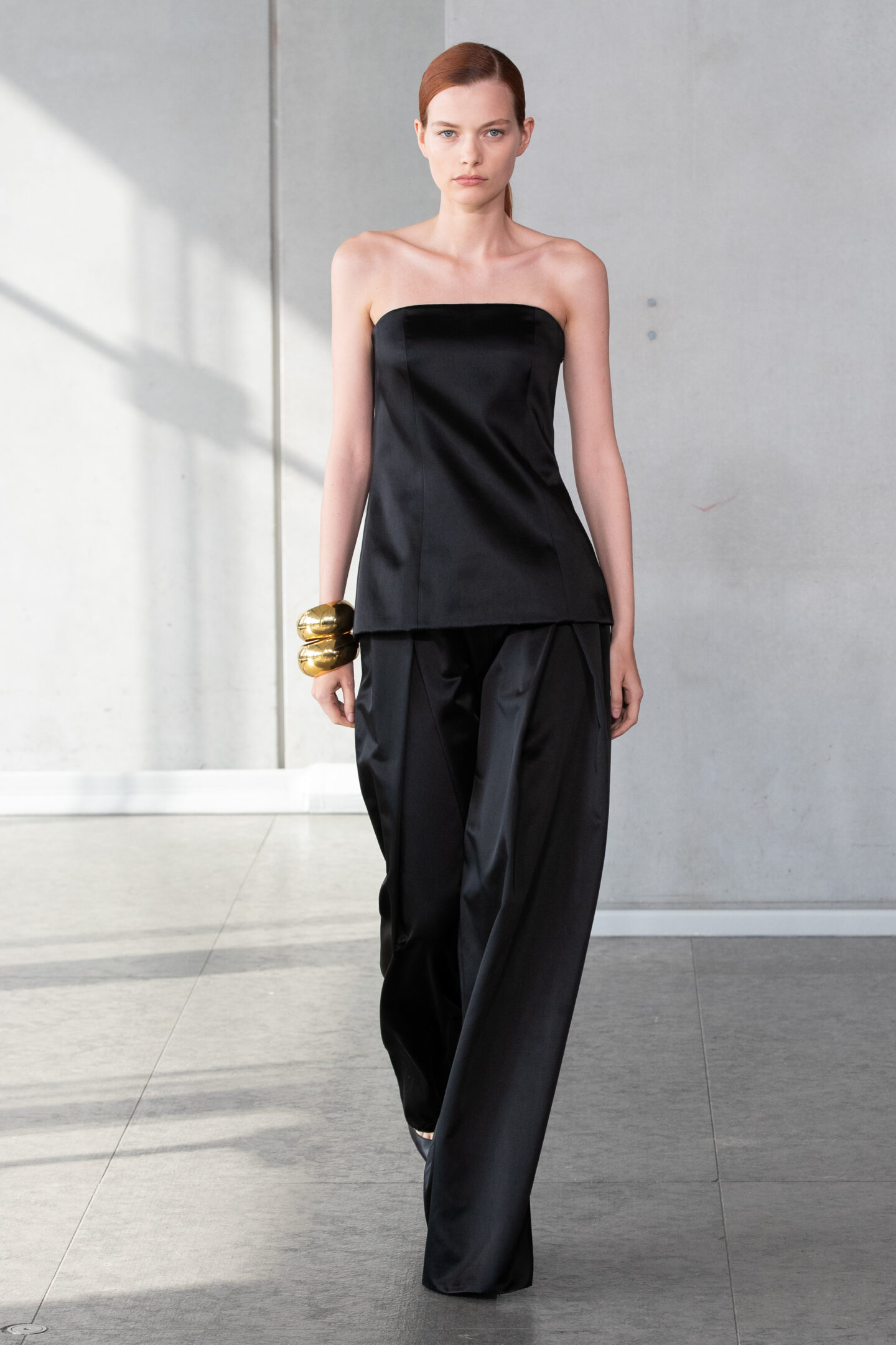 The Carolina Herrera woman defies notions of simplicity in her SS24 ...