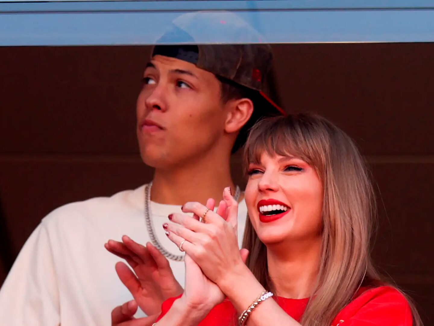 Taylor Swift y el polémico Jackson Mahomes, juntos en un partido de los Chiefs