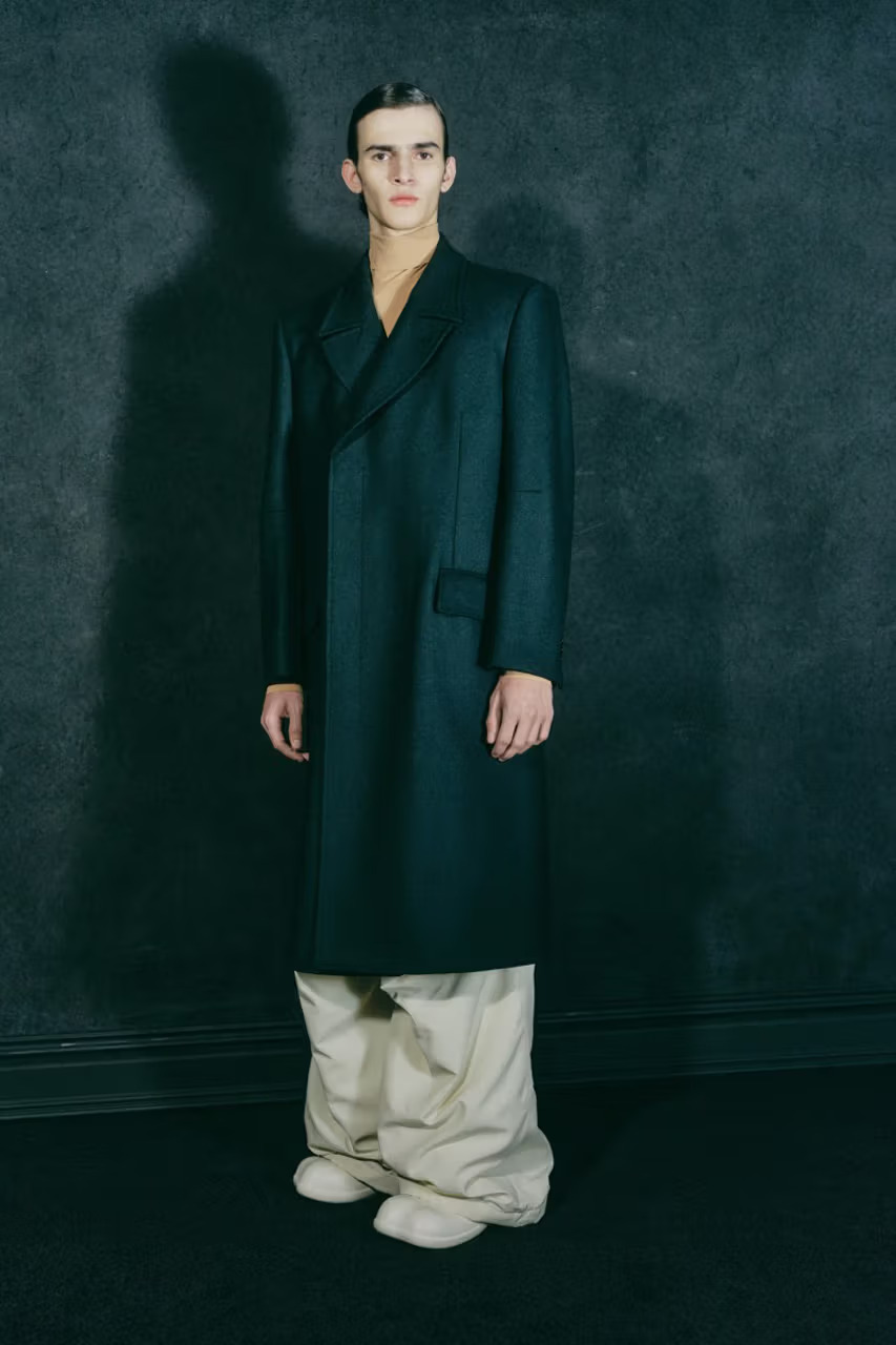 Closet versatility in the MM6 Maison Margiela Pre-Fall 2024 collection ...