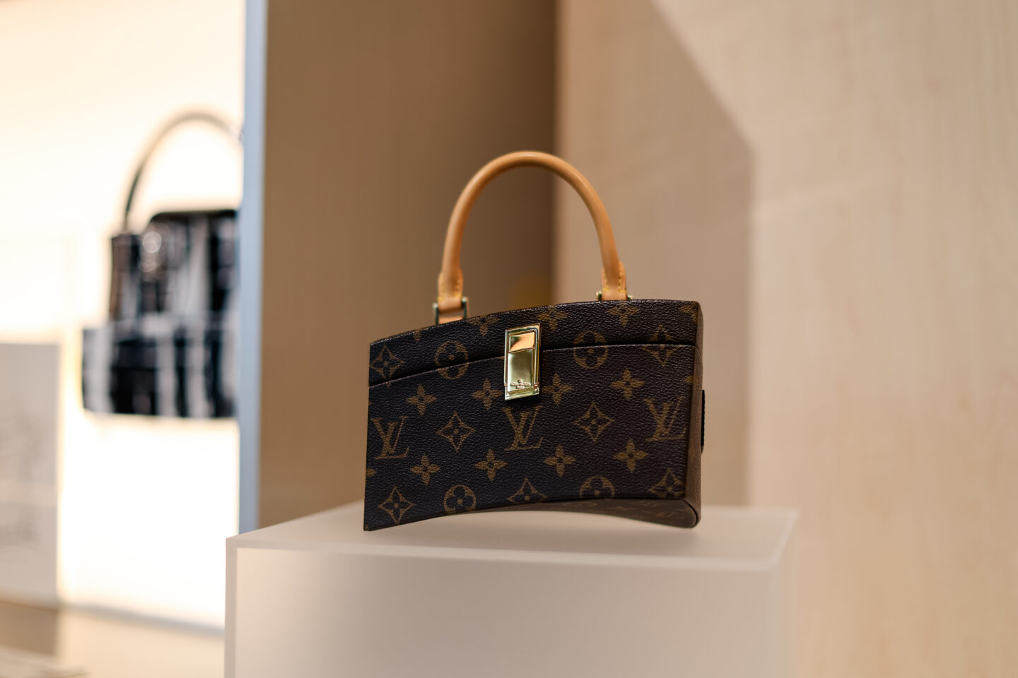 Louis Vuitton celebrated Frank Gehry at Art Basel Miami - HIGHXTAR.