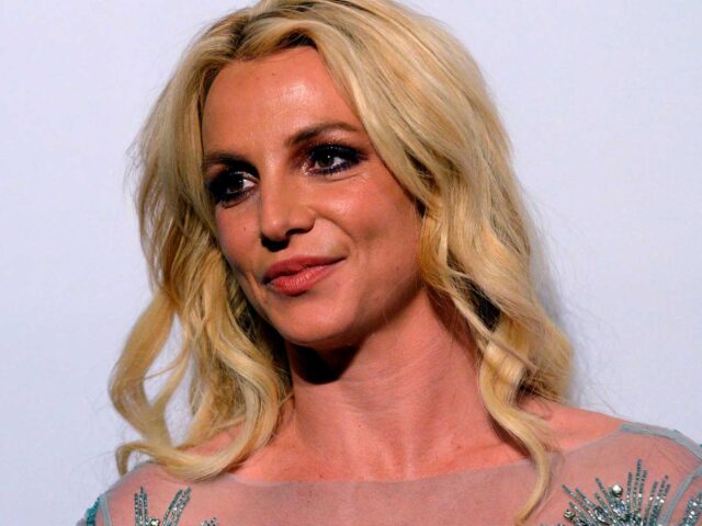 Britney Spears confesses she and Ben Affleck kissed