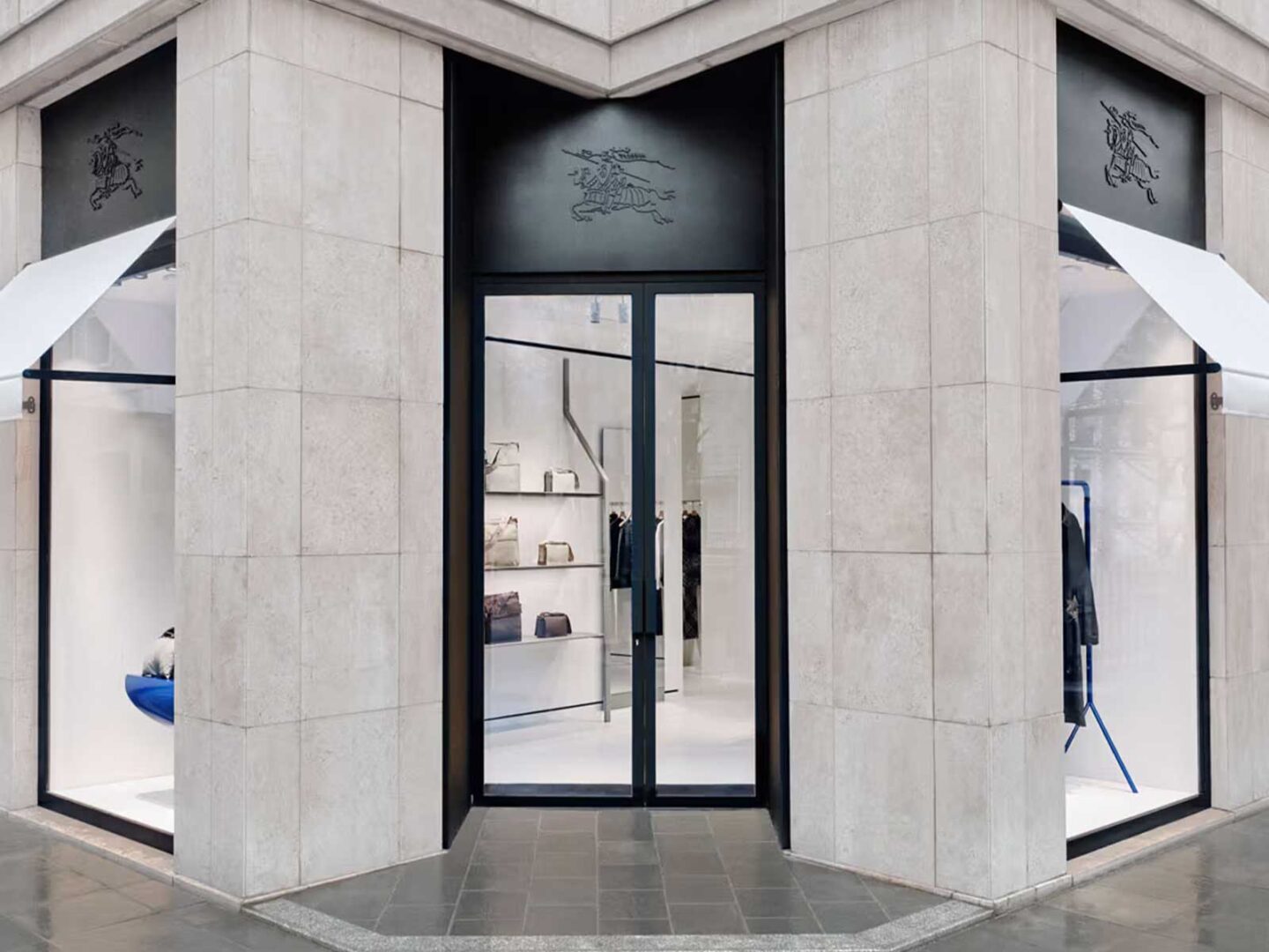 Burberry abre las puertas de su nueva tienda en París