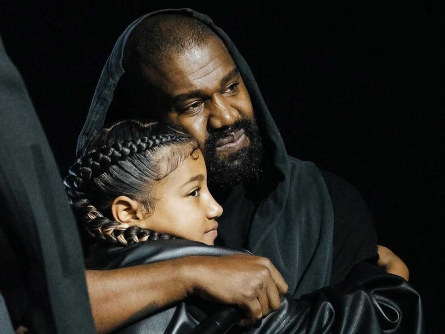 Kanye lanza el video de “Talking” en colaboración con su hija North