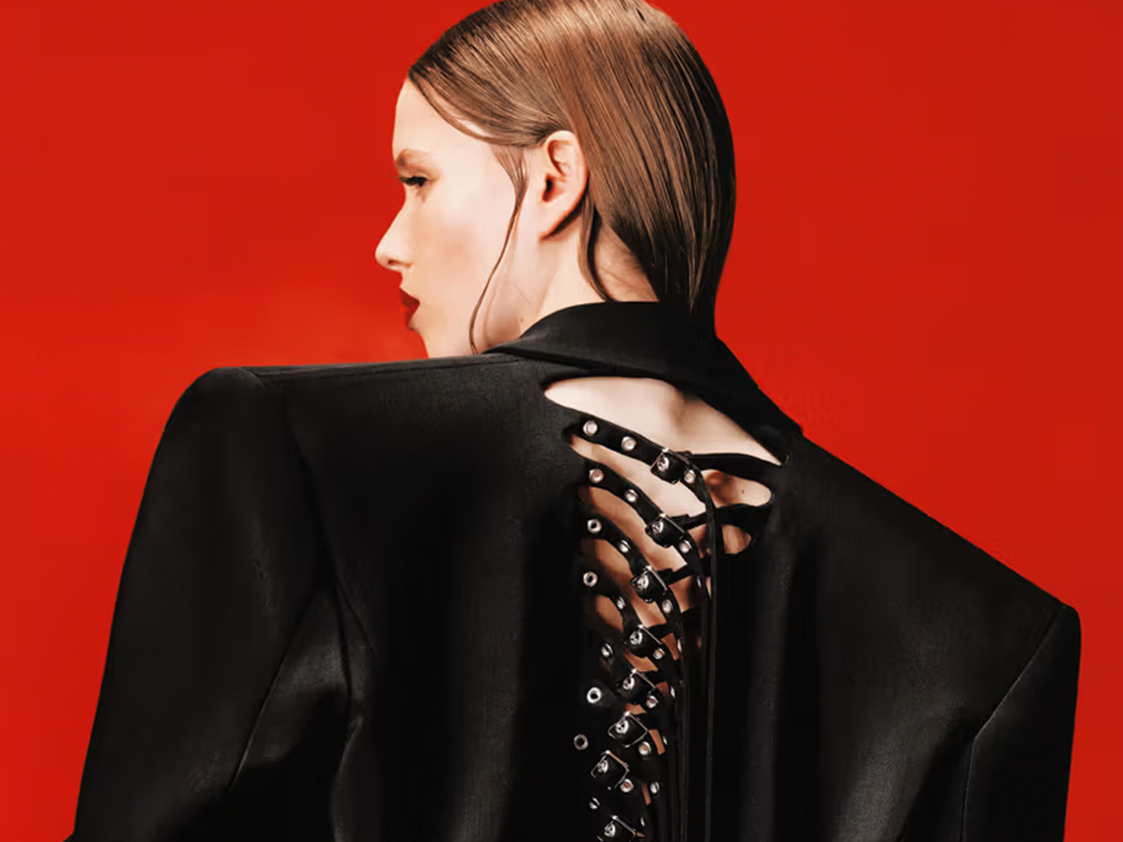 Mugler brings eroticism to fashion's climax for Pre-Fall