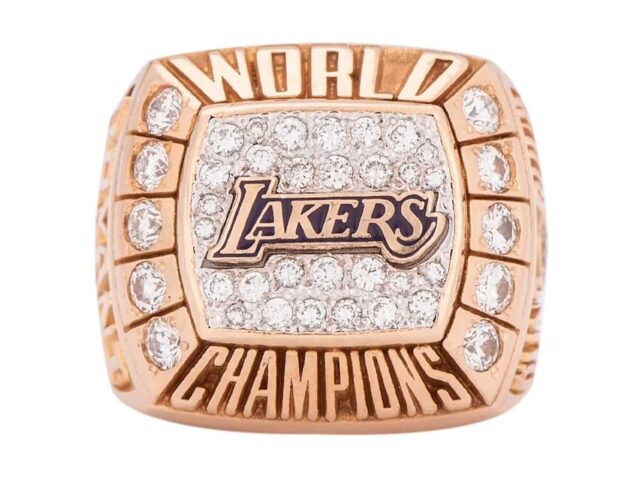 Un anillo de Kobe Bryant se subasta por 927.000 dólares