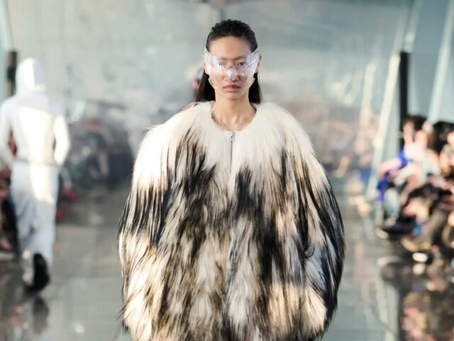 Dion Lee presenta su colección Fall 2024 en Shanghai Fashion Week