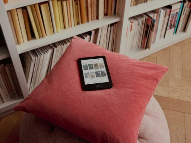 Rakuten Kobo launches its first eReaders with colour screens