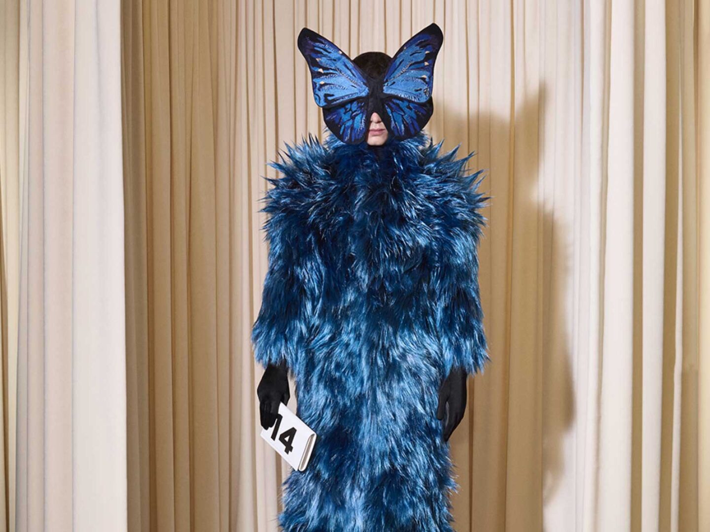 Demna reinventa lo ordinario en la 53º colección de Balenciaga Couture