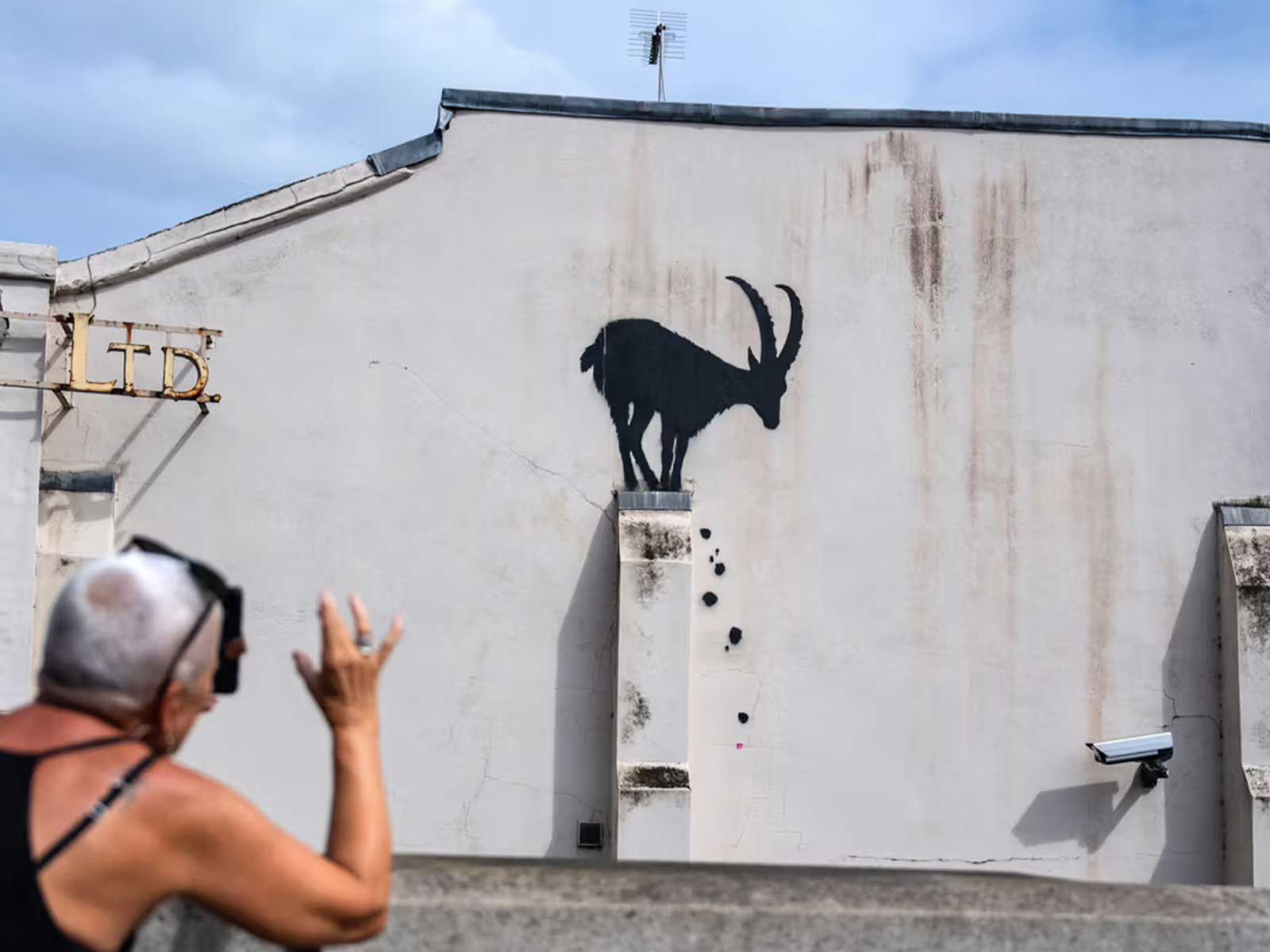 Banksy unveils new mural in south-west London - HIGHXTAR.