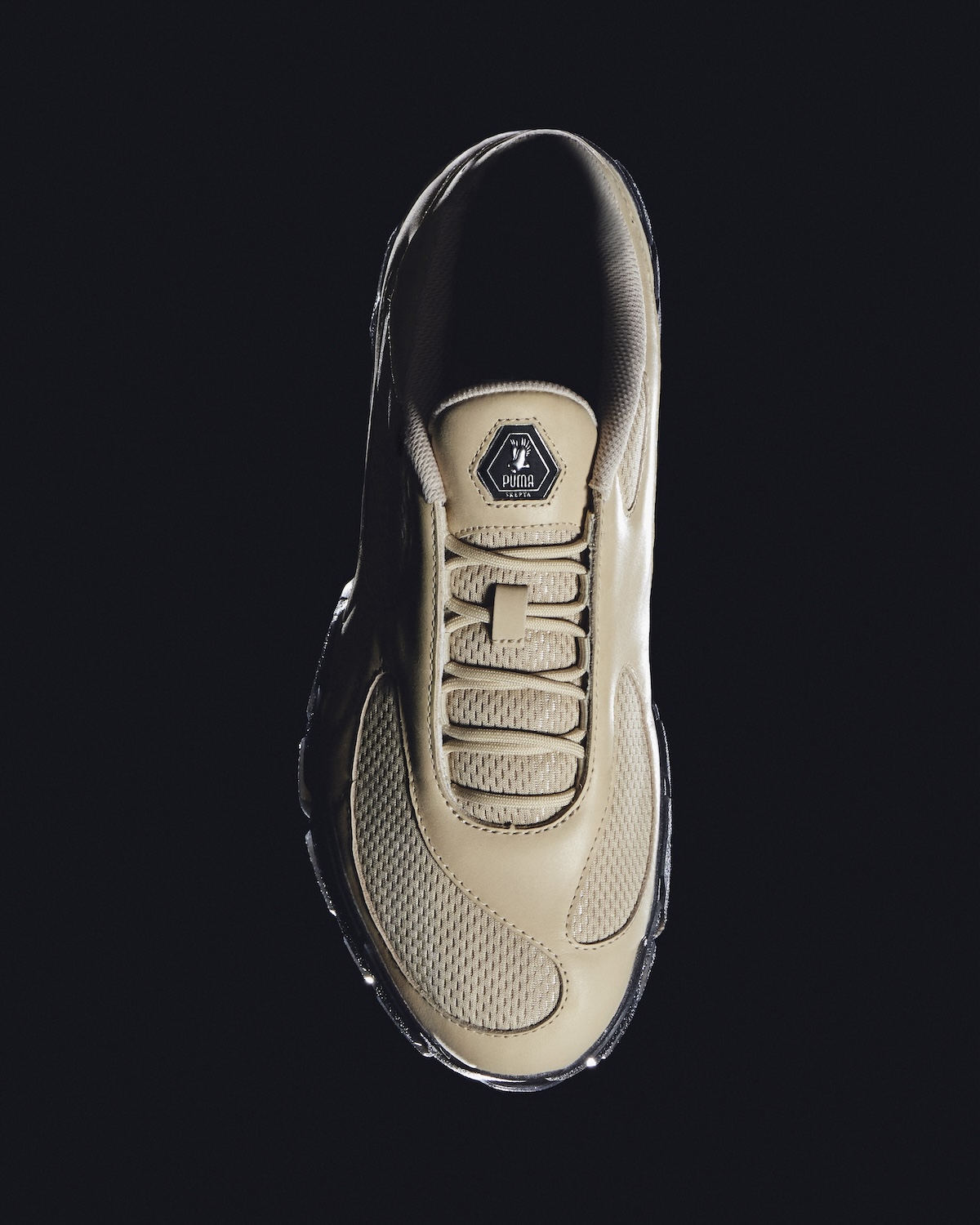 La imagen tiene un atributo ALT vacío; su nombre de archivo es highxtar-puma-x-skepta-beige-black-1.jpg