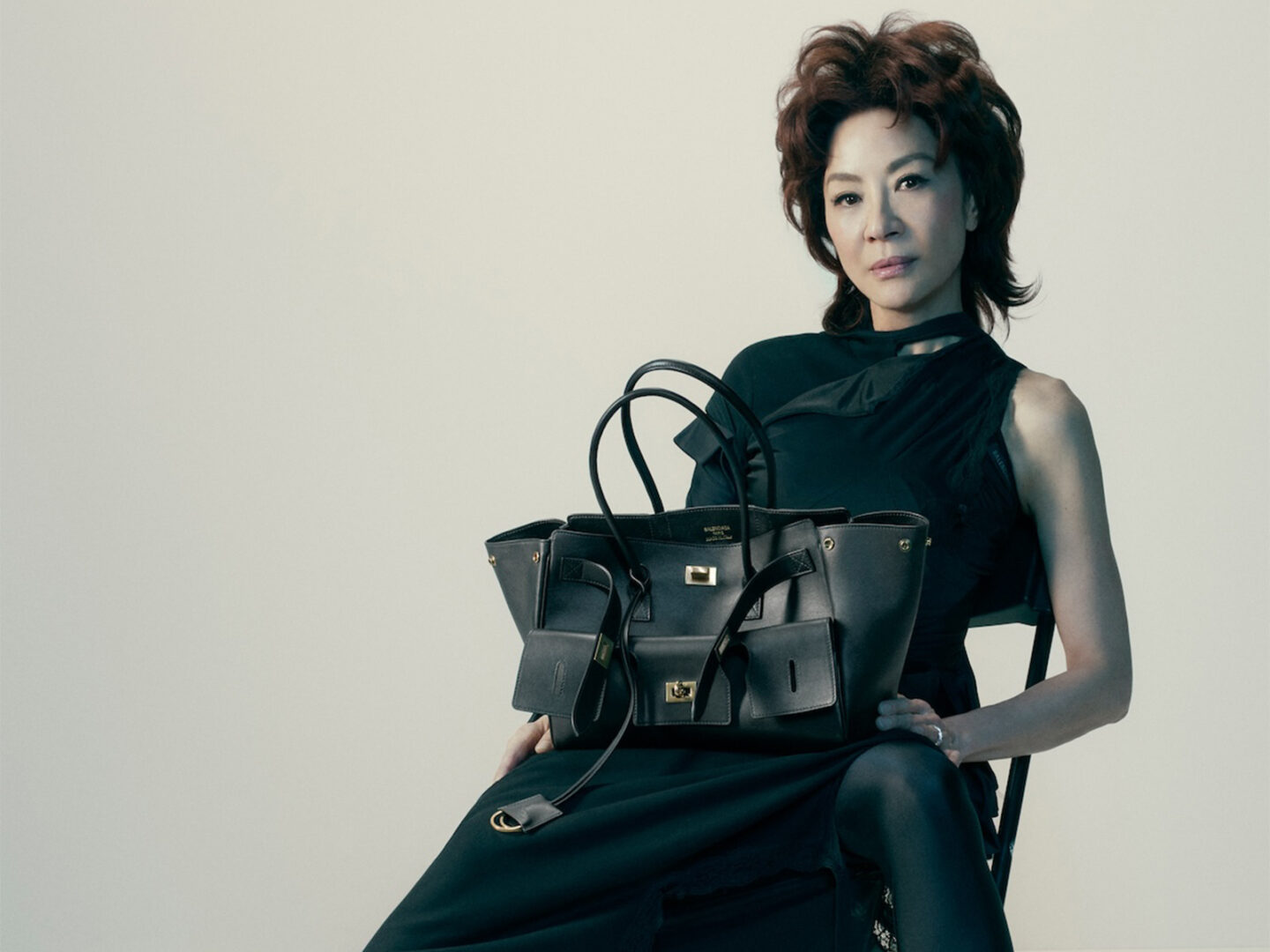 El Bel Air de Balenciaga a través de Isabelle Huppert y Michelle Yeoh