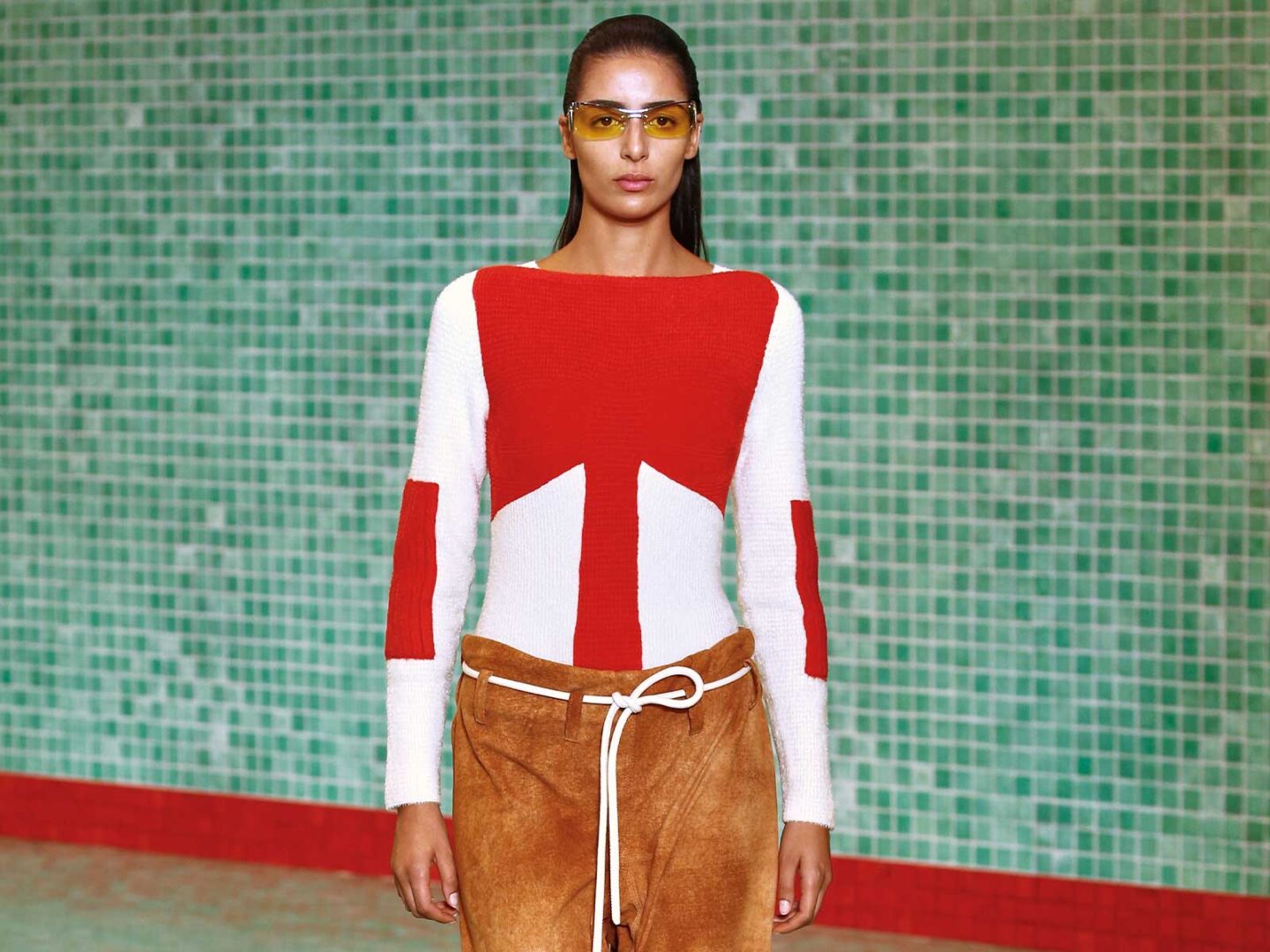 La sensualidad sport de Tory Burch SS25 deslumbra en NYFW