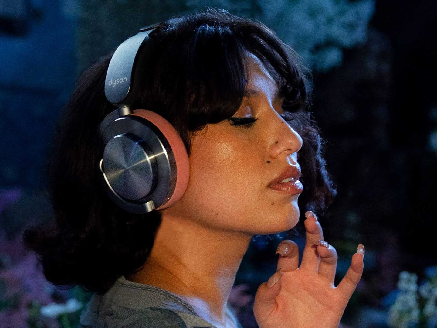 RAYE becomes an ambassador for Dyson OnTrac™ headphones