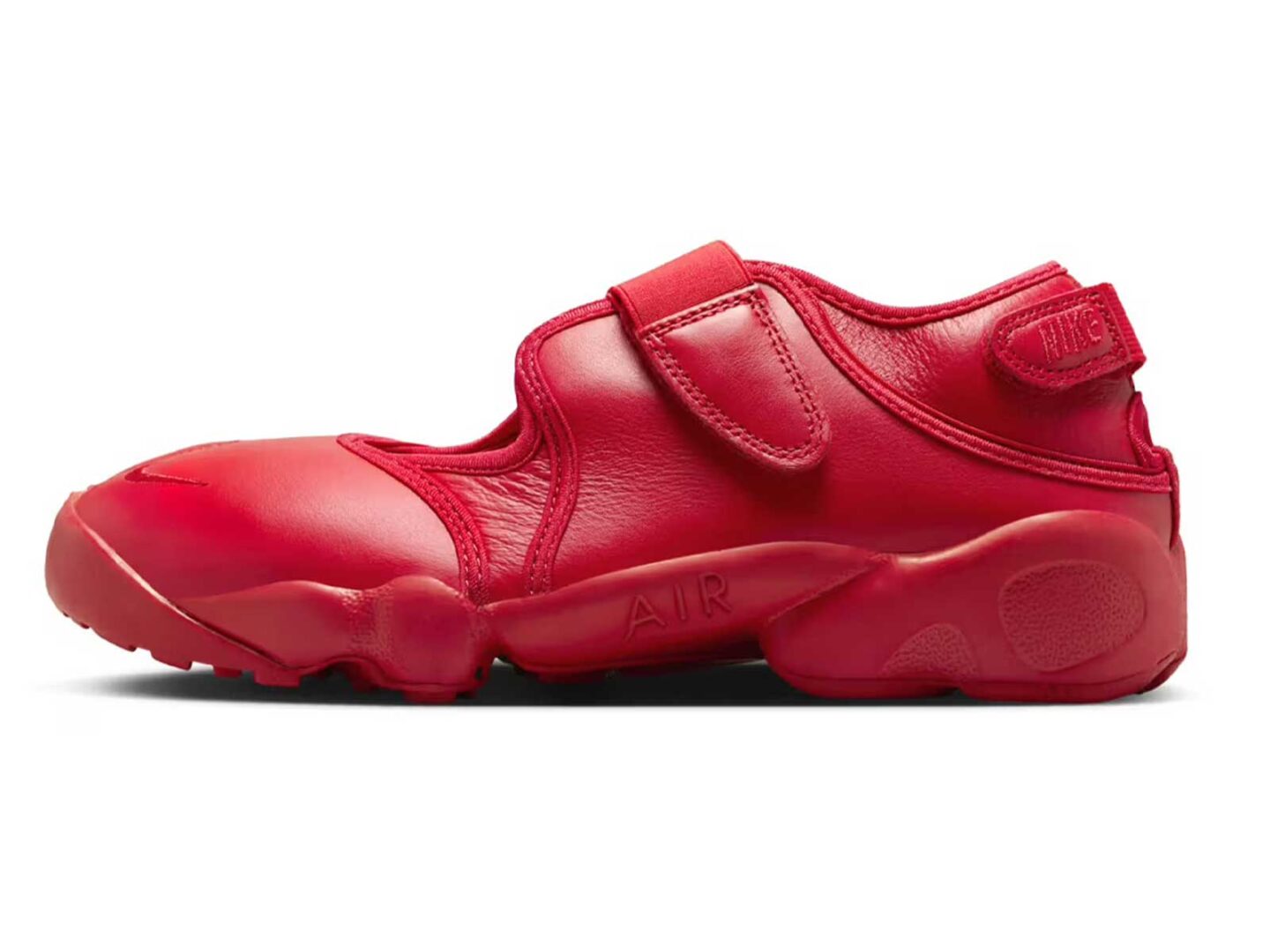 Nike eleva su modelo Air Rift con esta propuesta en cuero