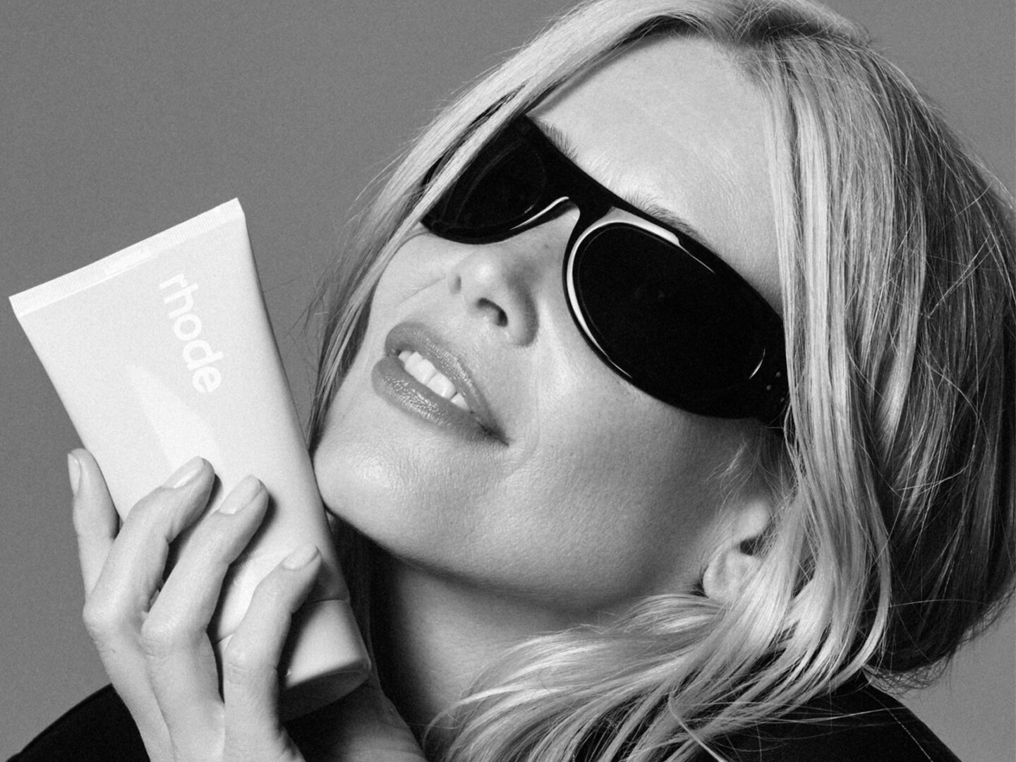 Rhode presenta su nuevo ‘Barrier Butter’ a través de Claudia Schiffer