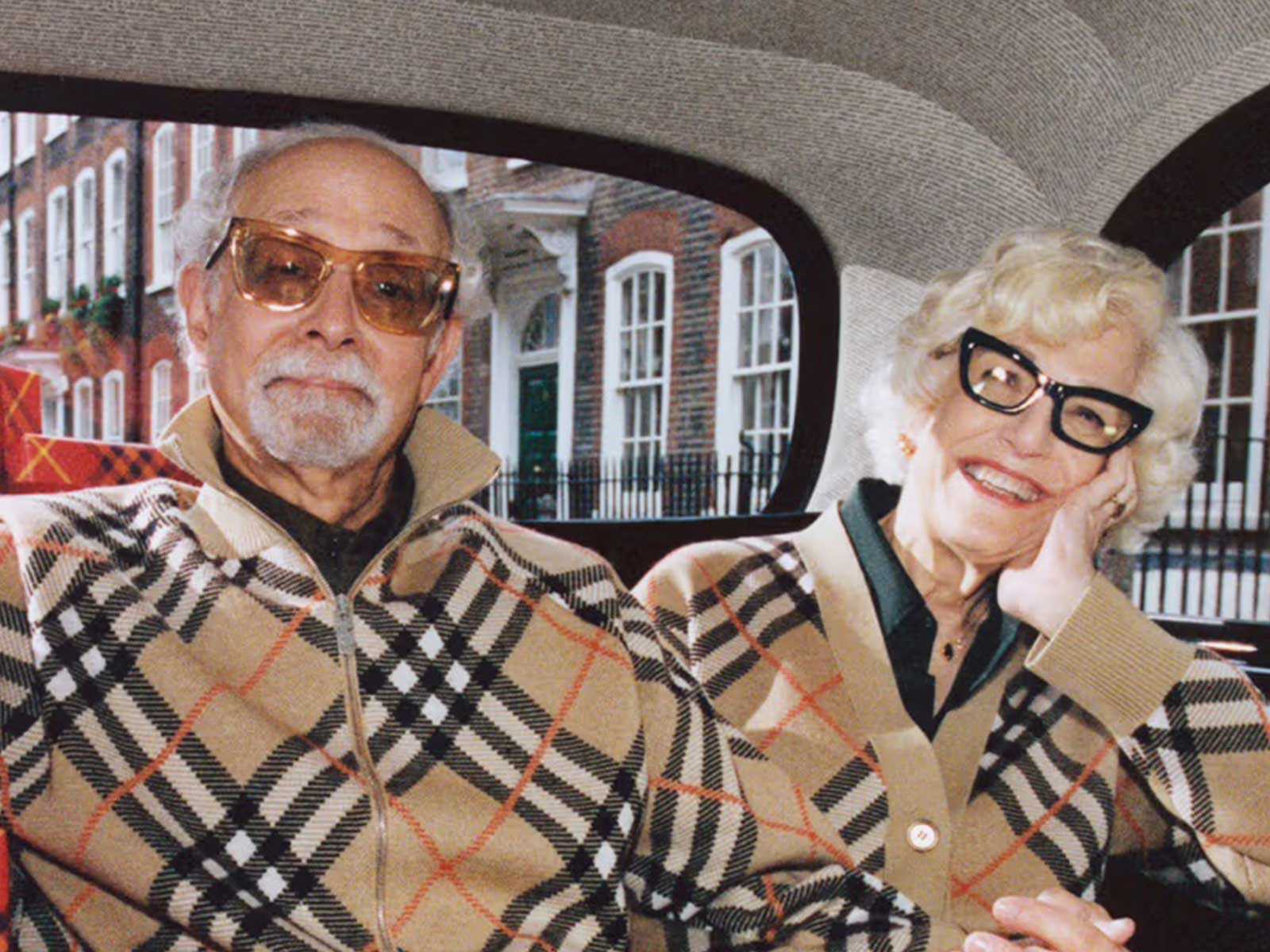 BURBERRY　タキシード Burberry captures the family spirit in new Christmas campaign